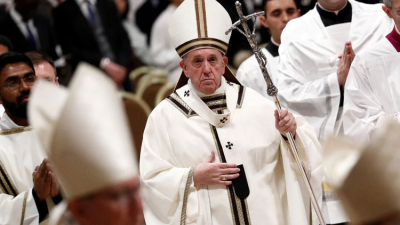 El papa Francisco, en la misa de Gallo: “No podemos esperar a que la Iglesia sea perfecta para amarla”
