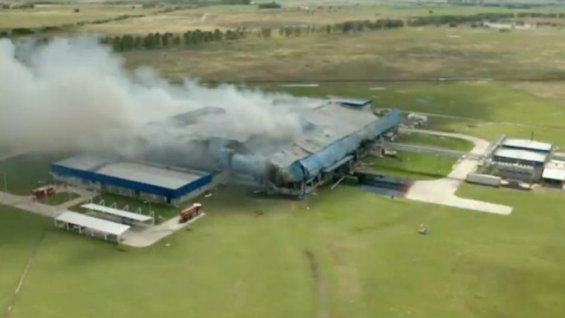General Las Heras: gigantesco incendio destruyó fábrica de fiambres y embutidos