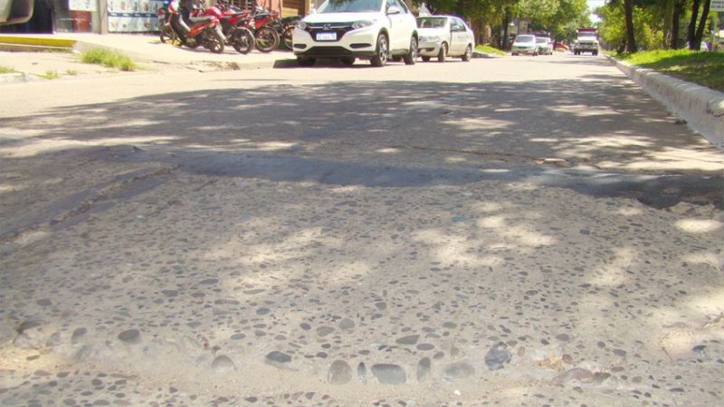 Preocupación por peligroso desnivel en el pavimento de avenida Italia