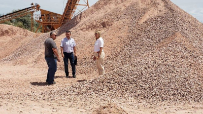 Municipio de Charata comprometió la distribución de ripio y arreglo de calles