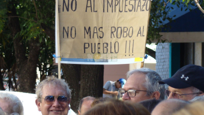 La protesta contra el impuestazo opacó el inicio de sesiones del Concejo