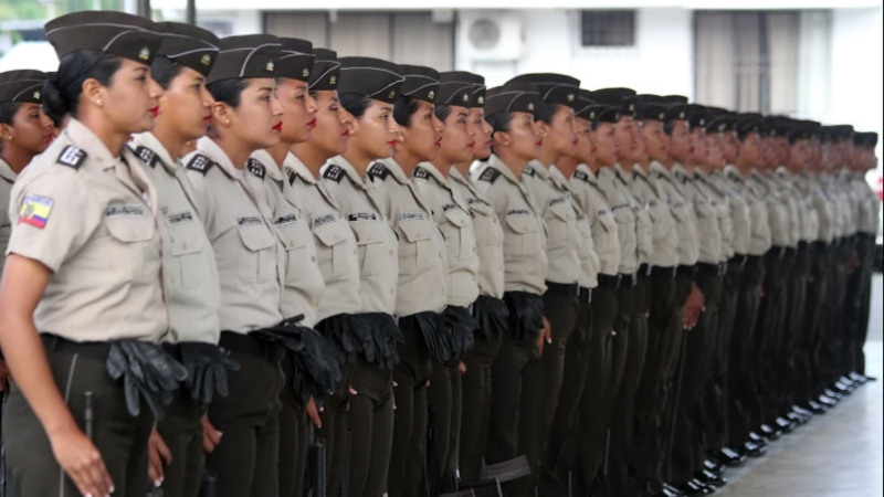 Ecuador: Primera graduación de mujeres indígenas como tecnólogas en seguridad ciudadana