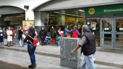 Los salteños arrasaron con los vinos y el papel higiénico en los supermercados