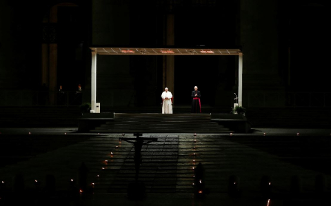 papa Francisco via crucis.JPG