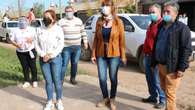 Magda Ayala encabezó un operativo de asistencia alimentaria y desinfección en tres barrios de Barranqueras