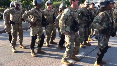 La Guardia Nacional bailó 'La Macarena' antes del toque de queda en Atlanta