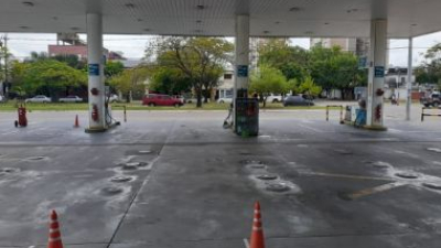 Las estaciones de servicio venden la mitad que hace un año