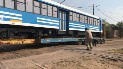 Llegó otro vagón para sumarse al tren local