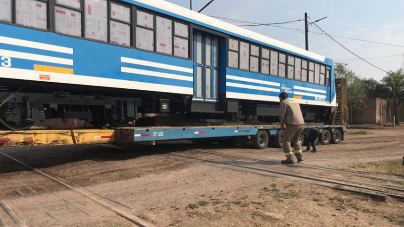 Llegó otro vagón para sumarse al tren local