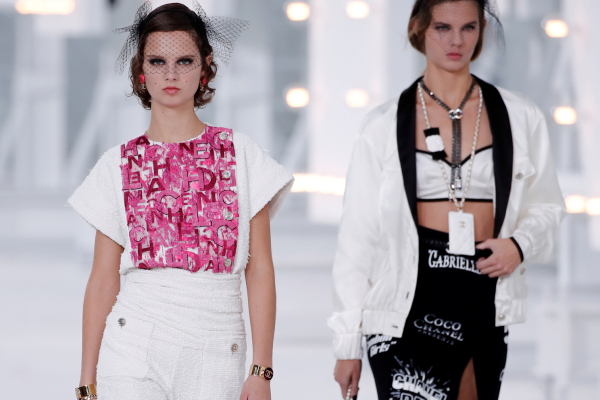 Chanel lleva el glamour de Hollywood a la Semana de la Moda de París  