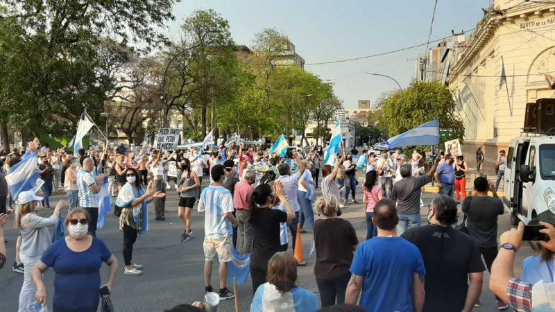 Pese al operativo del Gobierno en Resistencia hubo una marcha y banderazo