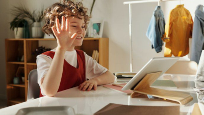 El 60% de los estudiantes de familias de bajos ingresos no tienen computadoras en su casas