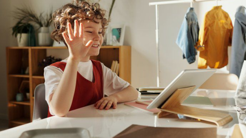 El 60% de los estudiantes de familias de bajos ingresos no tienen computadoras en su casas