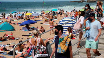 Expertos atribuyen a la relajación del verano el origen de la segunda ola en Europa y advierte a Latinoamérica