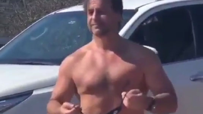 El presidente uruguayo saludó a unos seguidores en la playa y las imágenes se viralizaron