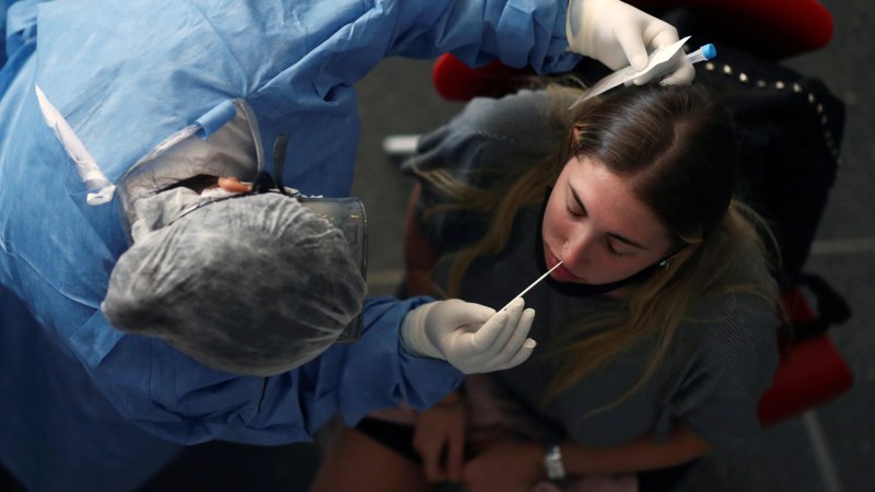 Aseguran que el 59% de los nuevos casos de coronavirus son por "transmisión asintomática"