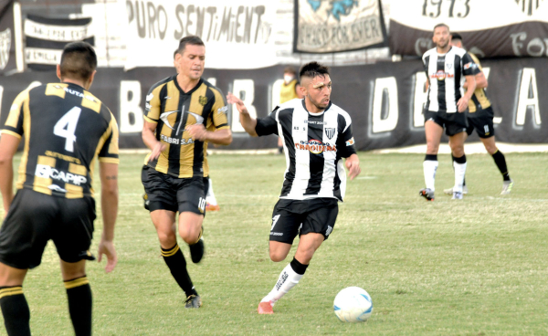 Leonardo Valdez fue titular por primera vez ante Deportivo Madryn en el Federal “A”. For Ever no pudo: perdió 1 a 0 y quedó eliminado.