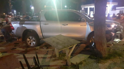 Corzuela: una camioneta subió a una vereda y atropelló a un hombre