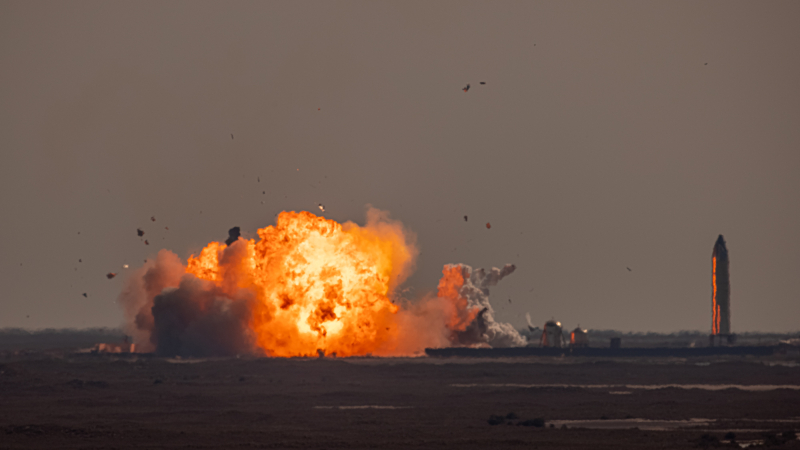 El nuevo prototipo de cohete de SpaceX explotó durante el aterrizaje