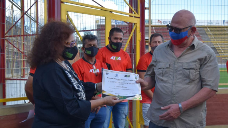 Reconocen la trayectoria del periodista Luis Darío Molodezky