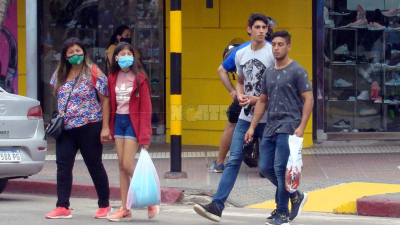 Pese a las multas, bajo cumplimiento del uso del barbijo en la calle