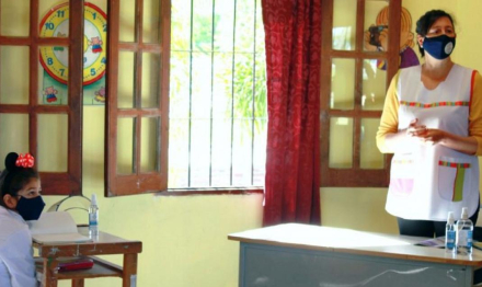 escuela barbijo.JPG copy