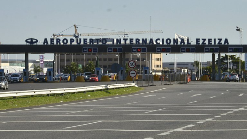 Alerta por 44 jóvenes que regresaron de un viaje de egresados desde México con COVID-19