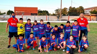 Charata: clubes de fútbol renuevan infraestructura mientras esperan jugar