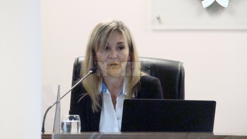La ministra Torrente responde 12 preguntas en la Legislatura