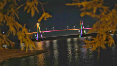 El puente Chaco Corrientes luce desde ayer su nueva iluminación