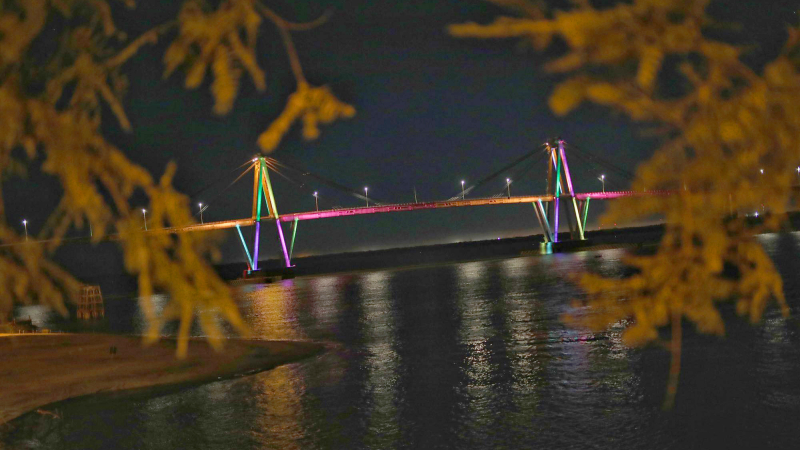 El puente Chaco Corrientes luce desde ayer su nueva iluminación