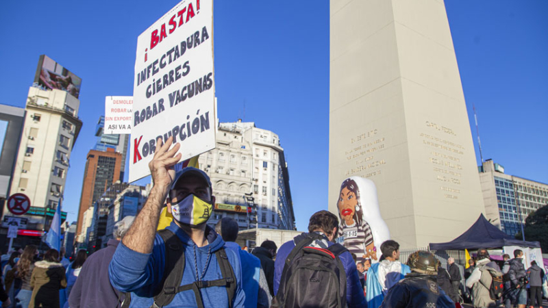 Marchas contra restricciones: detenidos en Rosario