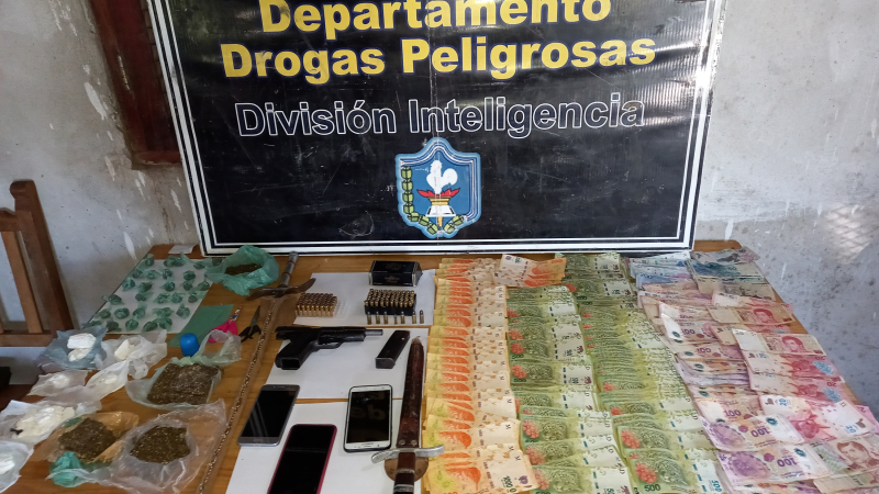 Dos procedimientos en Fontana: drogas, armas y un detenido en Puerto Vicentini