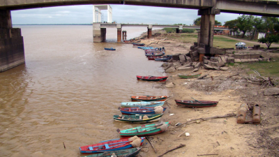 El bajo nivel del Paraná obligó a imponer restricciones a la pesca