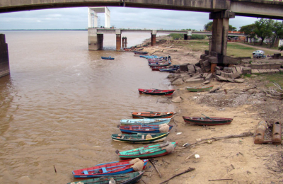 El bajo nivel del Paraná obligó a imponer restricciones a la pesca