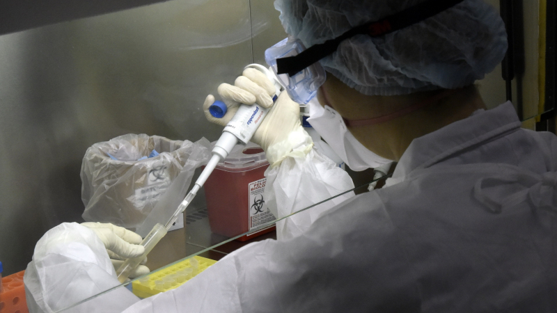 La variante Delta encabeza una nueva ola del coronavirus en todo el mundo