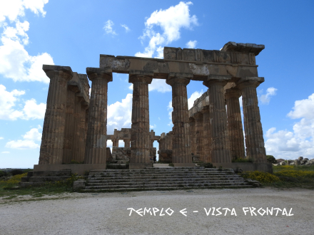 TEMPLO E -VISTA FRONTAL.jpg