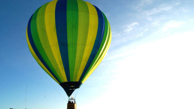Murió al caer de un globo aerostático luego de estar a la deriva con cuatro pasajeros