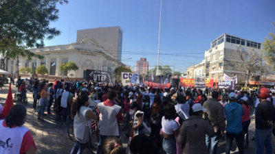 Organizaciones sociales piden un salario básico universal