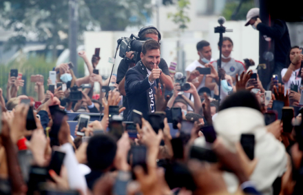 Messi recibimiento 2.JPG