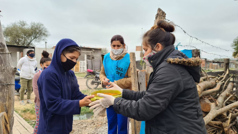 Situación social al rojo: más familias acuden a comedores comunitarios