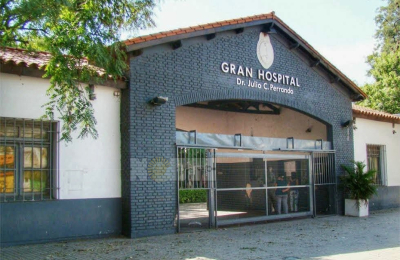 Una mujer resulta herida al quedar en el medio de una balacera