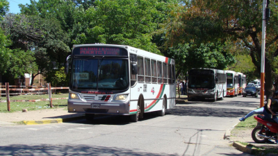 Miles de usuarios condenados a un caos para viajar en colectivo