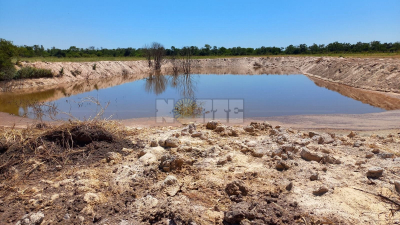 Investigan contaminación de represa en zona rural entre Charata y Pinedo