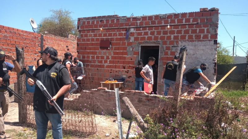 Allanaron una casa donde funcionaba un quiosco de droga