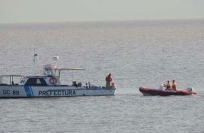 Se hundió un pesquero y hallaron a uno de sus tripulantes muerto