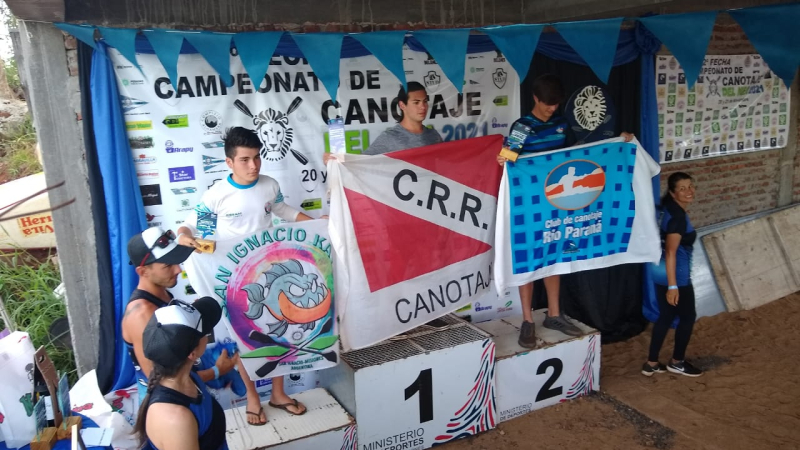 El canotaje de Regatas Resistencia logró 24 trofeos en el Regional de Posadas 