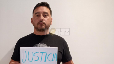 Por reclamar afuera de los juzgados de Familia ahora enfrenta una causa