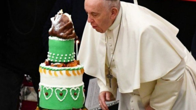 El Papa cumple 85 años y recibió a refugiados de Asia y África