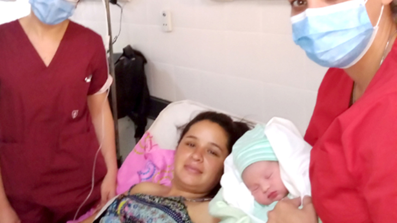 El primer bebe de Navidad nacido en Sáenz Peña llegó de una mamá quitilipense